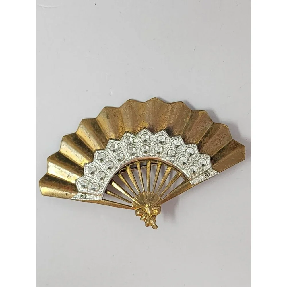 Vintage Gold-Tone Floral & Fan Brooch With Rhinestone Detailing Art‎ Nouveau